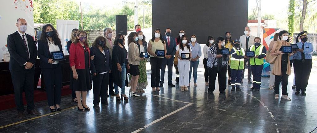 Profesionales y trabajadoras de diferentes organismos recibieron distinciones y el reconocimiento del Concejo Deliberante de San Salvador de Jujuy.