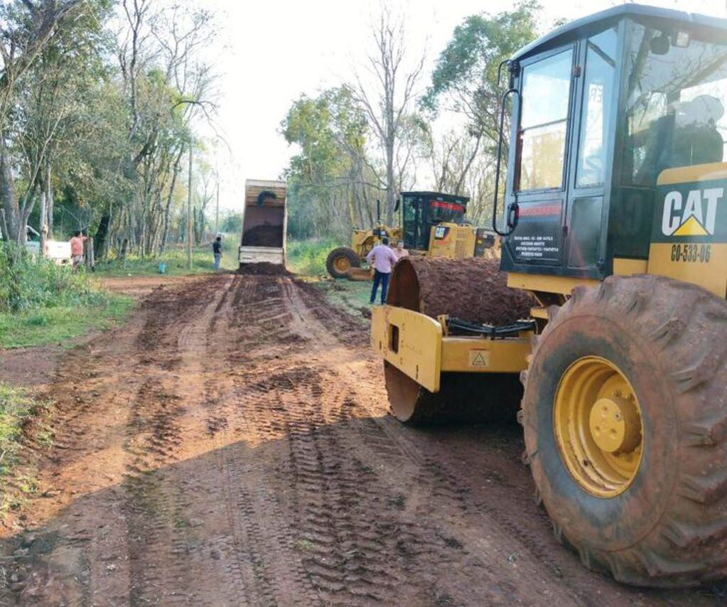 En la zona Centro provincial, se ejecutan obras de mantenimiento de rutas provinciales y caminos rurales.