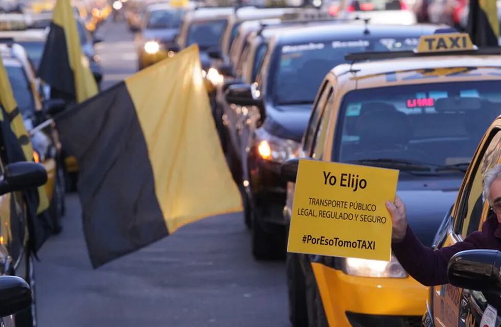 Protesta de taxis Mendoza
