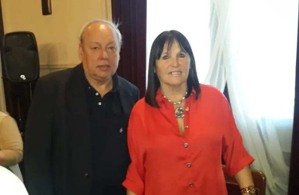 Intendente de Villa Parque Santa Ana, José Luis Becker y la Jueza de Paz Alicia Becker.