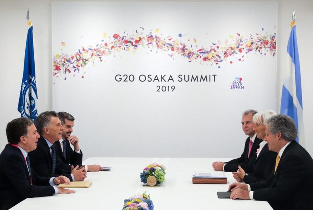 Reunión entre el presidente Mauricio Macri, la directora gerente del FMI Christine Lagarde y otros funcionarios antes de la cumbre del G20 en Osaka, Japón. (Presidencia)