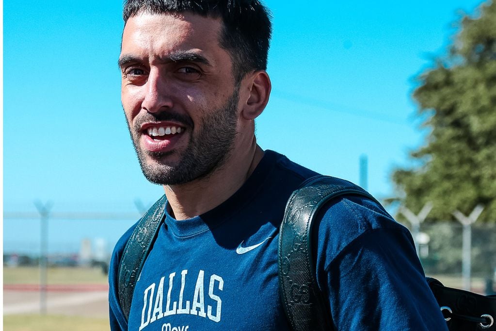 Facundo Campazzo y su primer viaje como jugador de Dallas. Este miércoles visitan a los Suns. (Prensa Dallas).