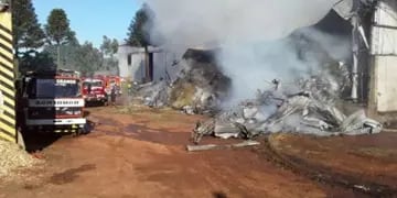 Incendio consumió un depósito de yerba en Campo Grande