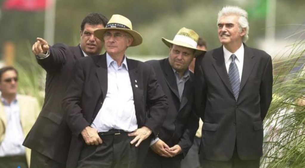 Gianfranco el hermano del presidente, junto a Fernando De la Rua en el Mundial de Gol en el 2000