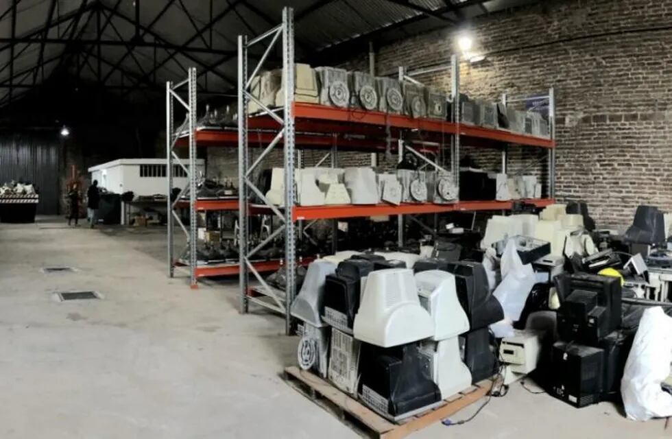 Realizan la última recepción de residuos informáticos y textiles del año (Municipalidad de Rosario)