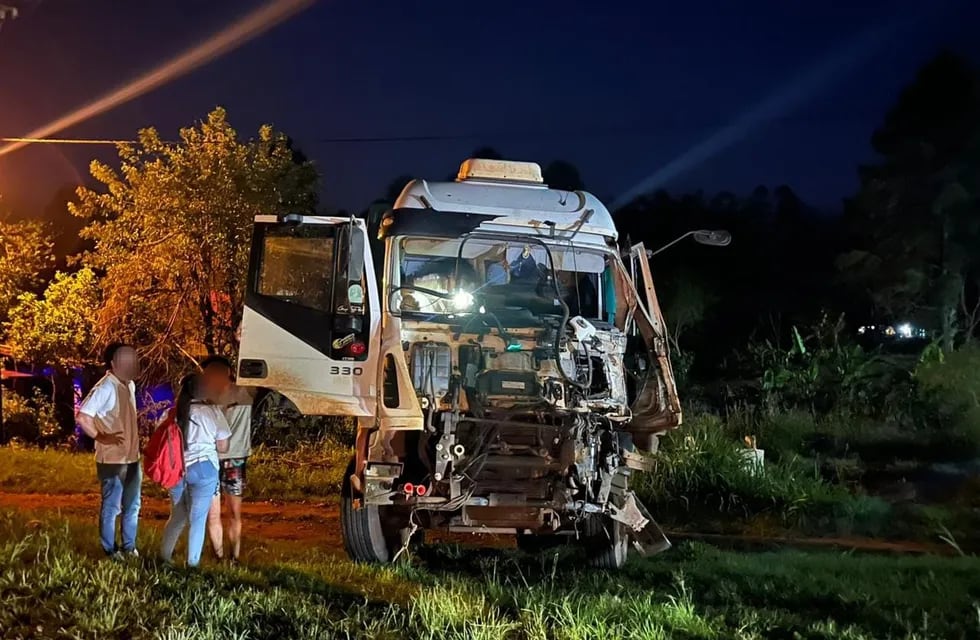 Dos camiones chocaron sobre la ruta 12 en Eldorado y sus conductores resultaron ilesos.