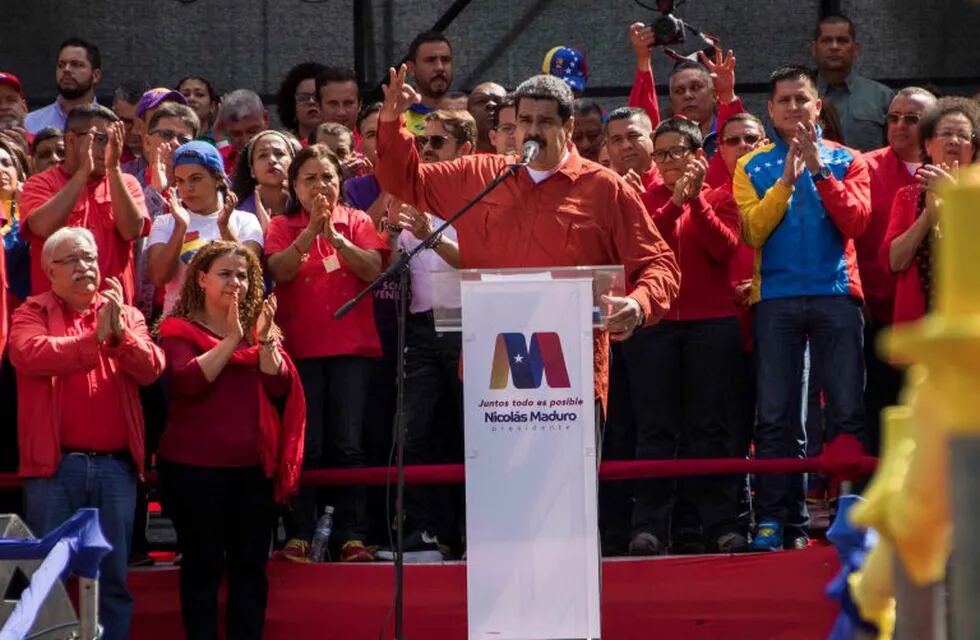 Nicolás Maduro le cantó una grosera versión de \