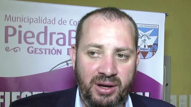 Escándalo: piden que el intendente Federico Bodlovic renuncie por haberse vacunado antes que personal de salud