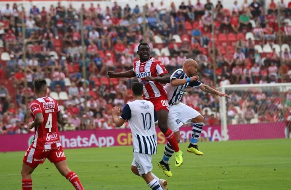 Yeimar Gómez Andrade protagonizó la jugada del gol cordobés. (@clubaunion)