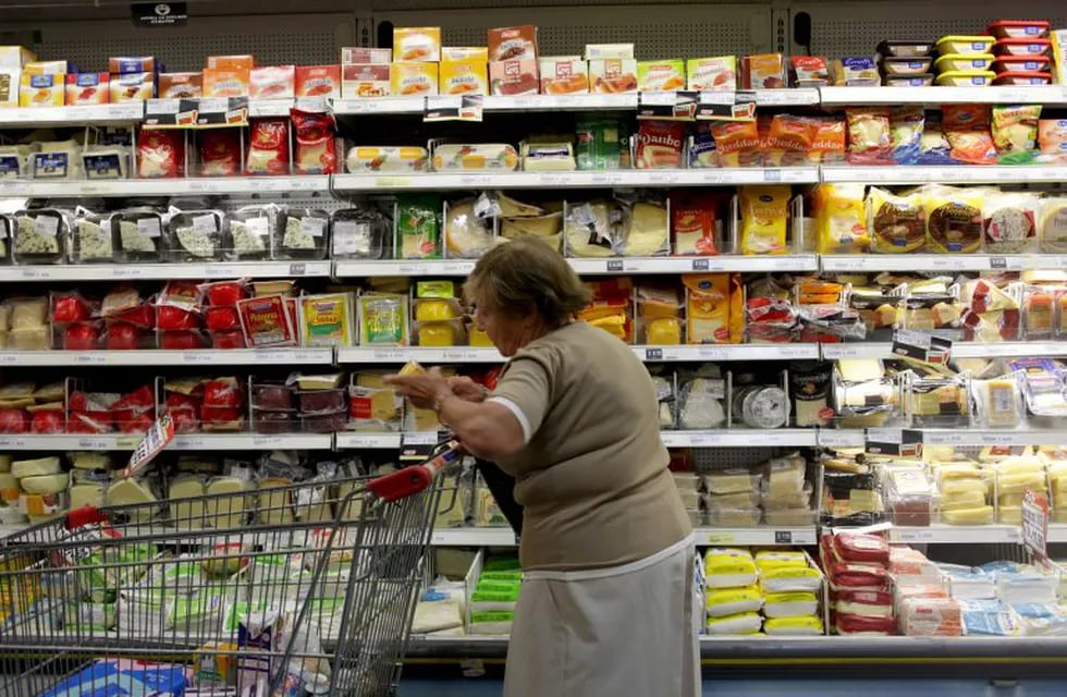 A woman checks the price of an item at a grocery store in Buenos Aires, Argentina, on Wednesday, Feb. 12, 2014. Foreign-exchange reserves are emerging as the latest battleground between traders and developing nations trying to stem the worst rout in their currencies since 2008. Photographer: Diego Levy/Bloomberg buenos aires  almacen sin precios consumo inflacion aumento precios consumo consumidores almacenes compras