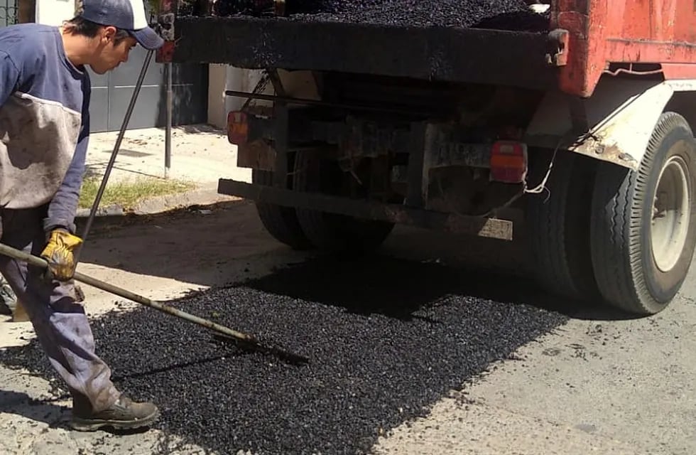 Desde el Municipio informaron que continúan los trabajos de bacheo.