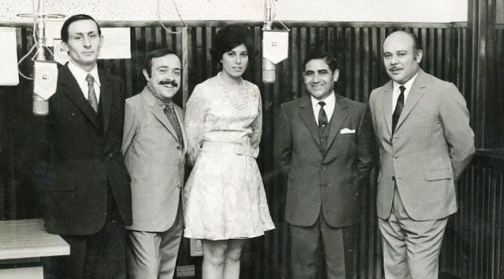 Roberto, a la izquierda, con sus colegas de LU 33 (Hora de Opinión)