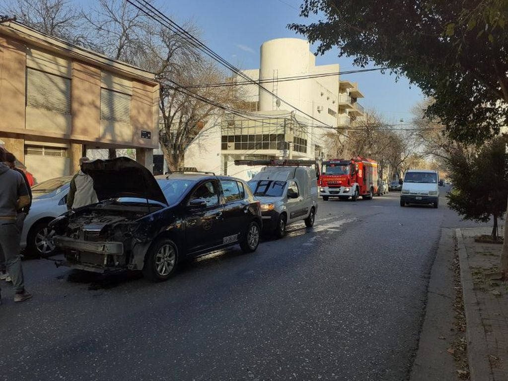 El accidente ocurrió en la esquina de Crespo y Tucumán. (@virmartorell)