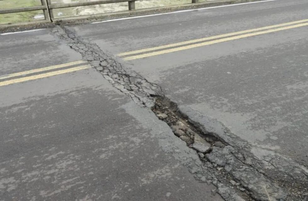 El Puente que une San Isidro con Esquina se encuentra en mal estado.