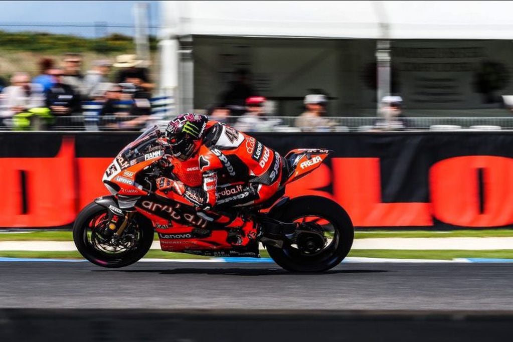 Scott Redding, con Ducati, fue el más rápido de las prácticas libres este viernes, en la primera jornada de actividad del Gran Premio de Australia de Superbike, WSBK, 2020.