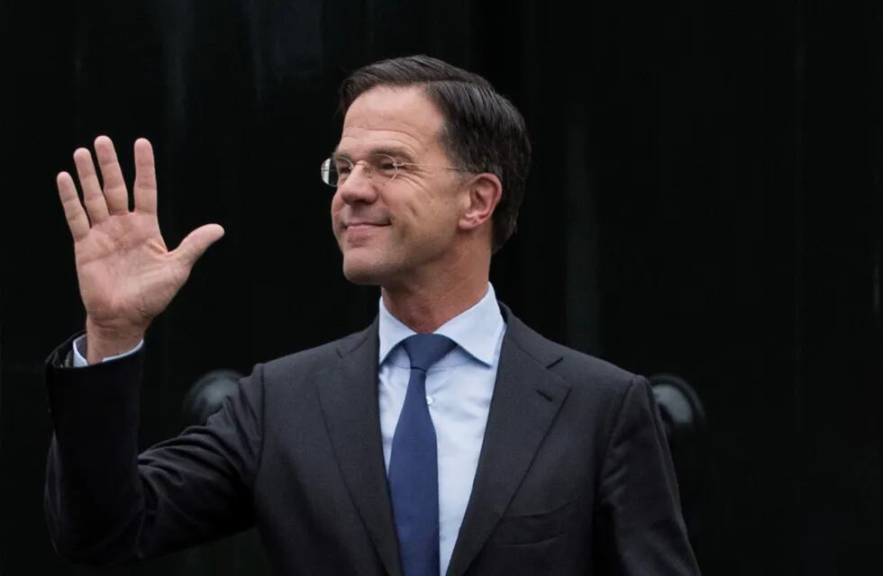 El primer ministro holandés, Mark Rutte, presentó su renuncia tras un escándalo.
