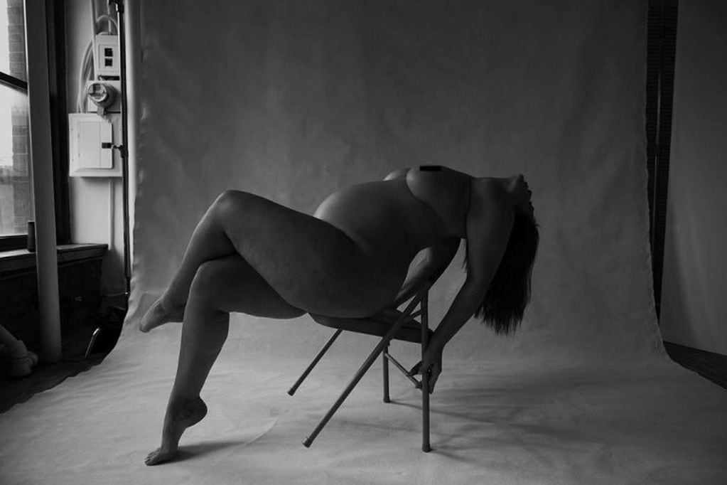Embarazadísima, Ashley Graham se desnudó para luchar por el "body positive": "Es lamentable que la cultura de 'recuperación' exista para las mamás" (Foto: Instagram/ @ashleygraham)