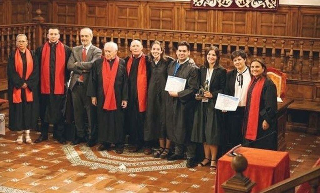 El equipo de la Facultad de Derecho ganó la III Competición en litigación internacional de la Universidad de Alcalá, en España.