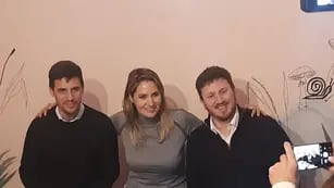 El precandidato a intendente de Rafaela, Leo Viotti junto a Carolina Losada y Federico Angelini