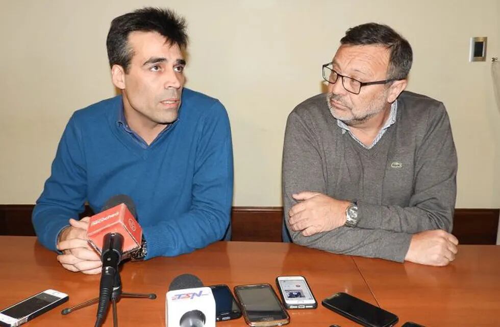 López junto a Mario Gygli en conferencia de prensa