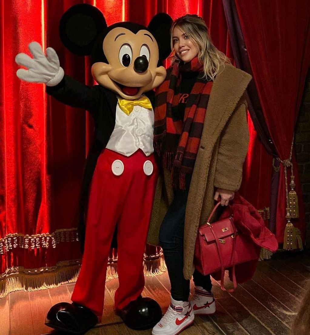 Wanda Nara en la verdulería, con pijama de Louis Vuitton