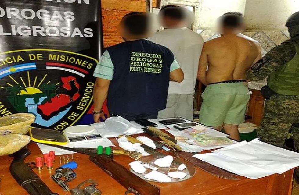 Tras un allanamiento, secuestraron marihuana, cocaína, celulares y armas en Posadas.