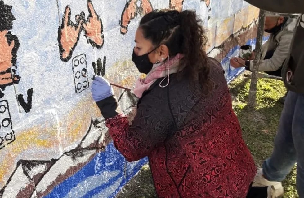 Se inauguró en Bariloche el primer mural de lengua de señas-braille del país