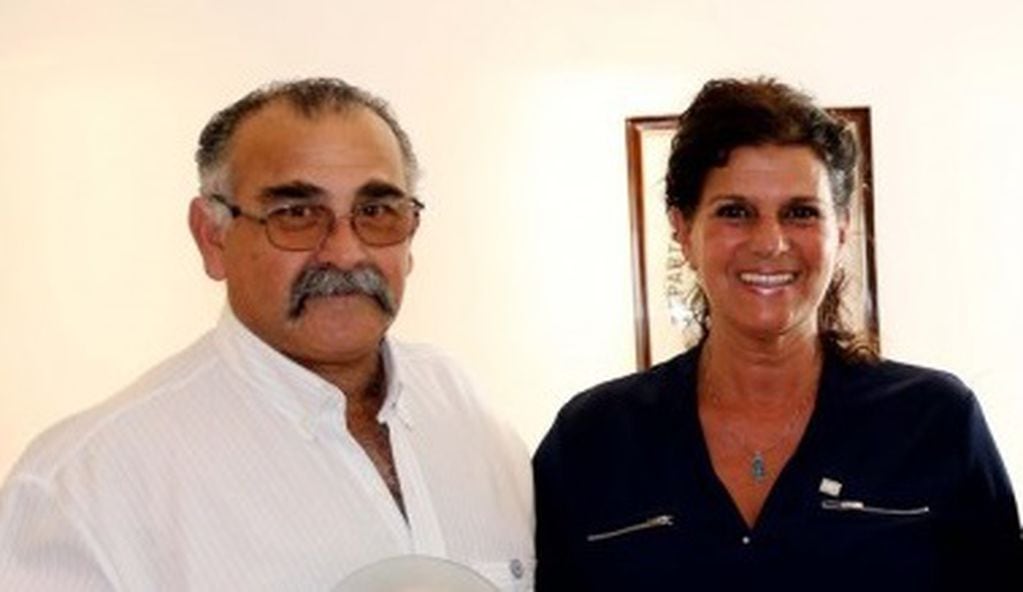 Ernesto Ismael Urbina junto a Marisa Alejandra Peiró, luego de 36 años. Enfermeros ambos.
