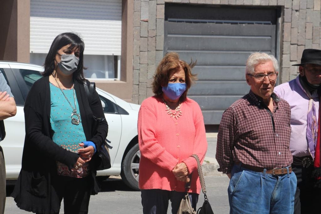 En el día de la tradición descubren placa en reconocimiento a Juan Ramón Santos.