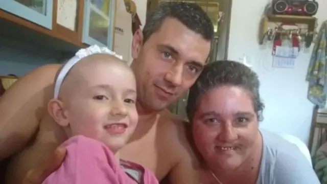 Guada, la pequeña de 7 años con cáncer que necesita tratarse en España