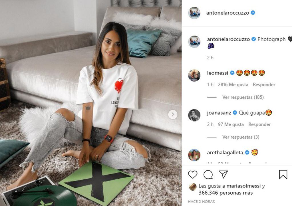 Messi respondió con varios emojis al ver las fotos de su esposa online.