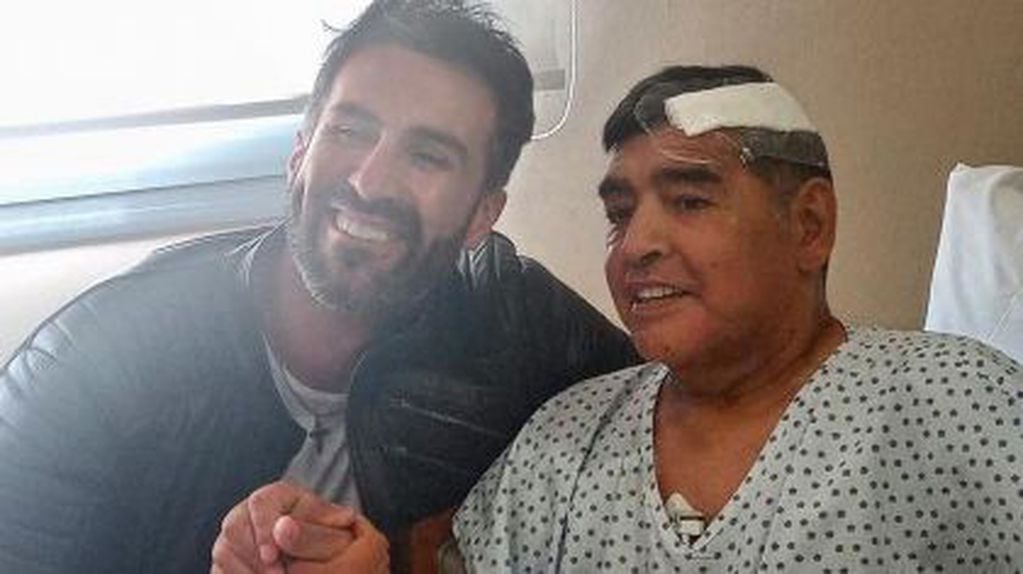 Diego Maradona junto a su médico personal, Leopoldo Luque