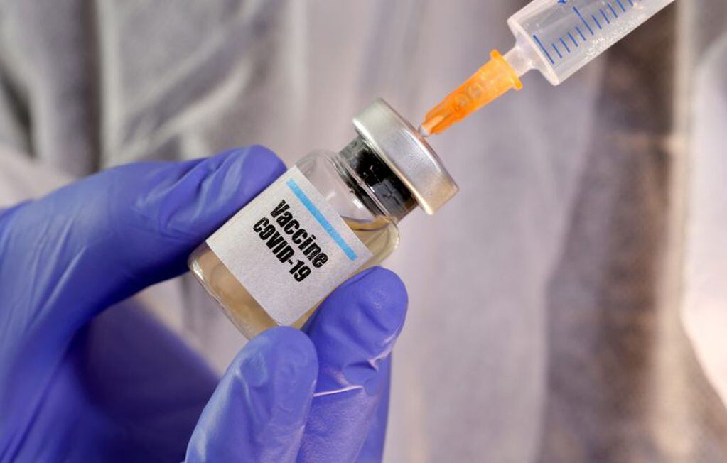 La carrera por la vacuna contra el coronavirus (REUTERS/Dado Ruvic/Illustration/File Photo)