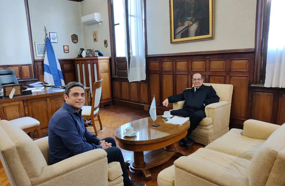 "No hay ningún recorte en la Armada Argentina", aseguró el concejal Rodrigo Sartori tras reunirse con el contraalmirante Juan Carlos Daniel Abbondanza .