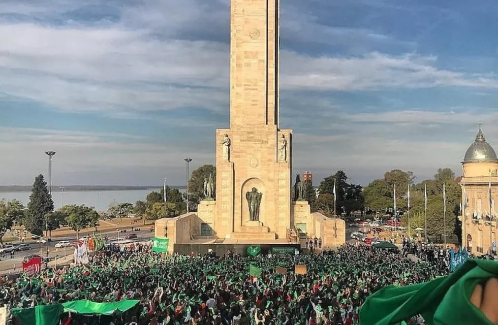 El Monumento se tiñó de verde.