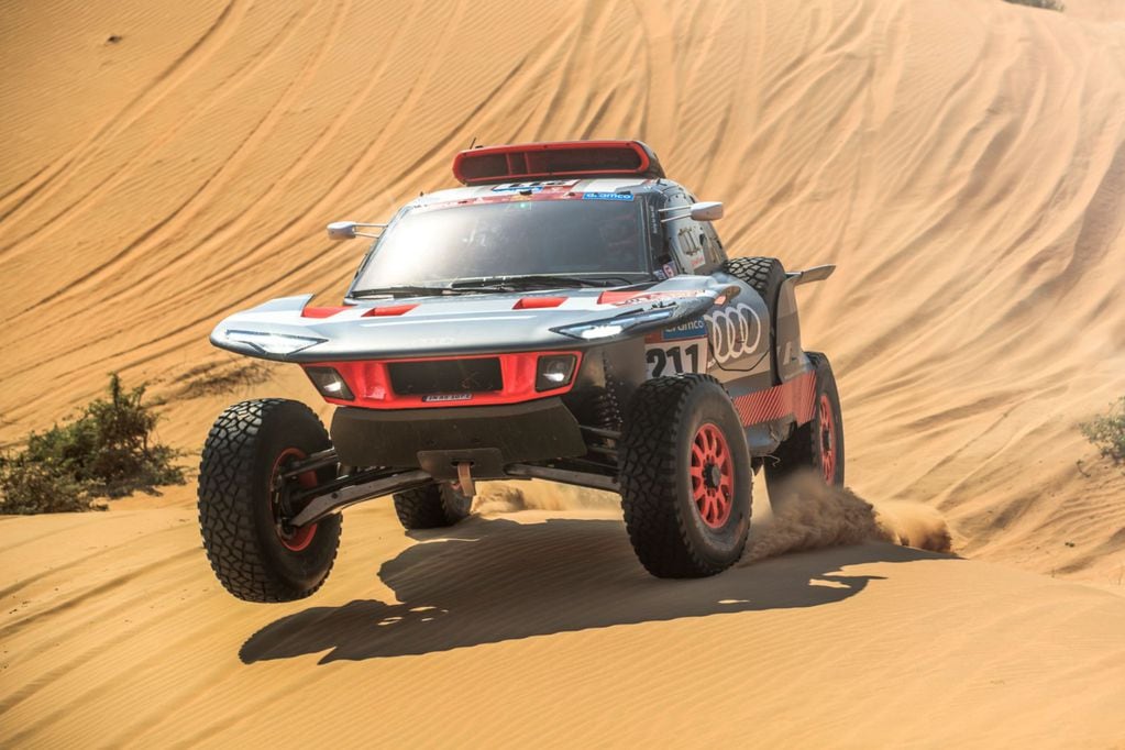 Audi Sport, con su prototipo eléctrico, intenta imponerse con Sainz en el Dakar 2024.