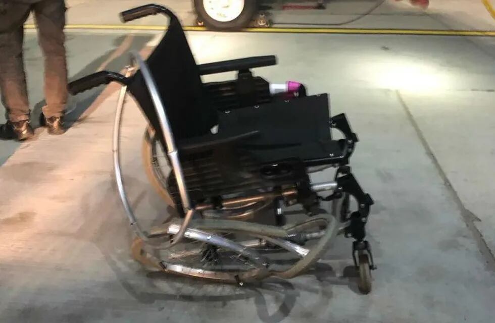 Cordobesa denuncia que en un vuelo de Alitalia le rompieron la silla de ruedas.
