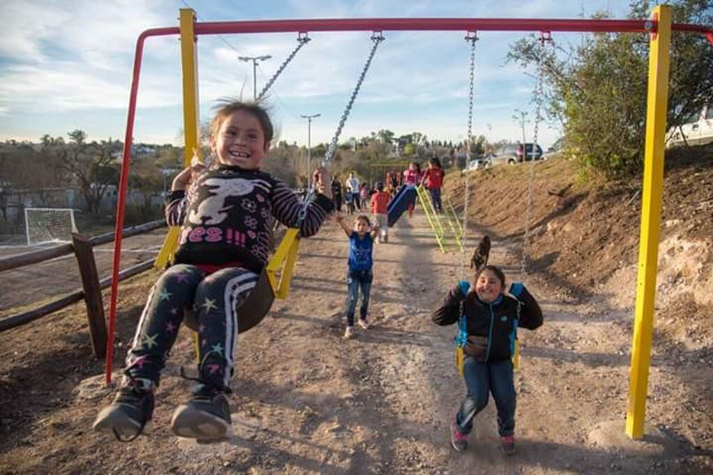 Inauguran plaza en B° Villa Oviedo