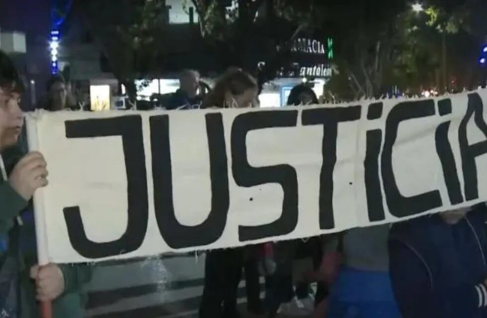 Tras la acusación de abuso sexual, estudiantes y padres del Colegio Luján de San Juan se manifestaron para exigir justicia