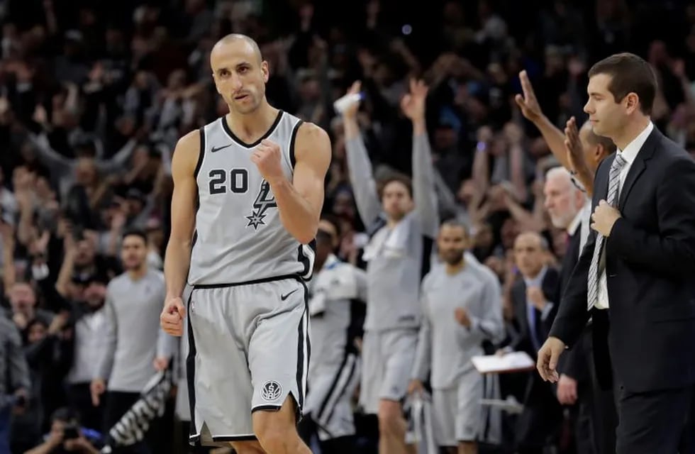 San Antonio Spurs guard Manu Ginobili (20) pumps his fist after hitting the winning shot in the final second of the team's NBA basketball game against the Boston Celtics, Friday, Dec. 8, 2017, in San Antonio. San Antonio won 105-102. (AP Photo/Eric Gay)
