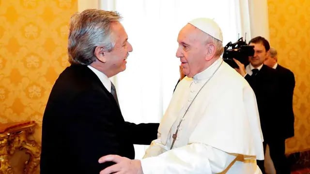 Alberto y el Papa, en el encuentro privado. (Clarín)