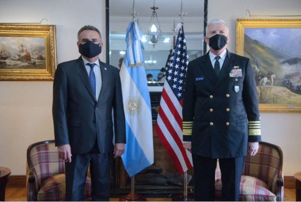 Más del 50 por ciento del gasto argentino en equipamiento militar proviene de norteamérica, expresó el ministro Agustín Rossi.