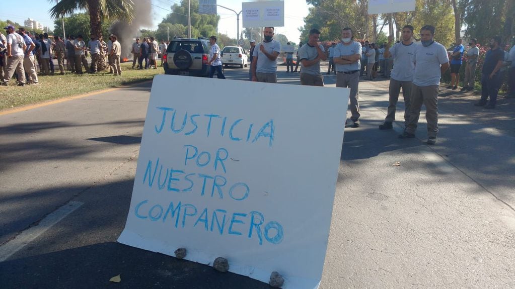 Compañeros de la víctima se concentraron para pedir justicia. /Claudio Gutiérrez - Los Andes