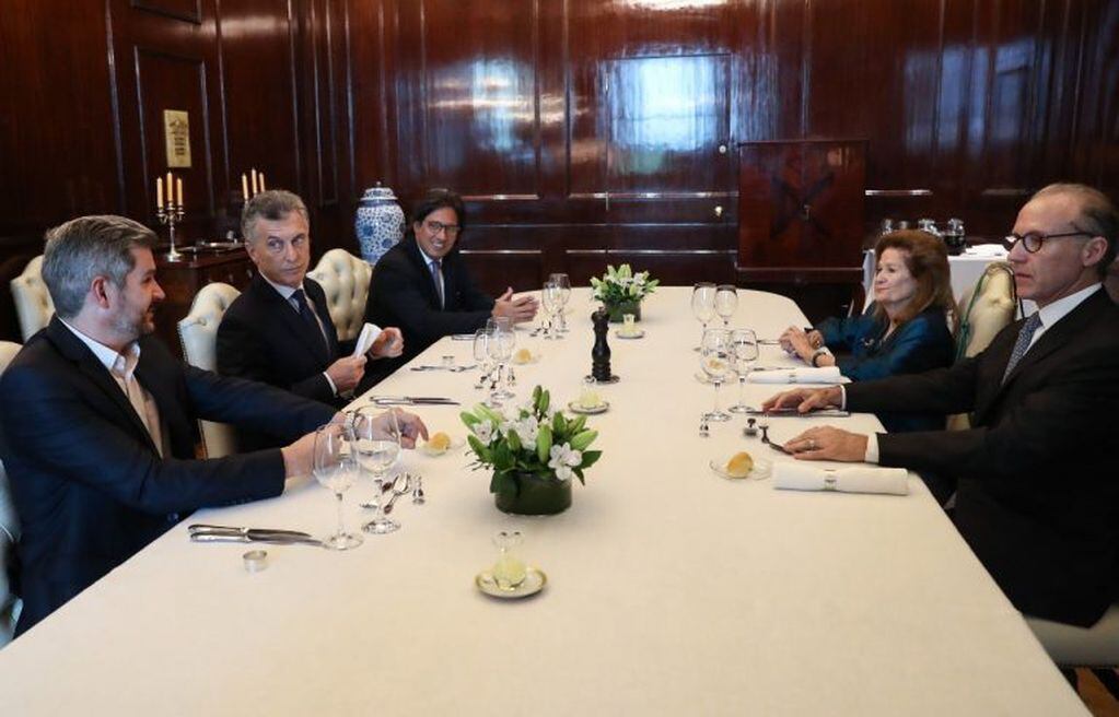 Mauricio Macri almuerza con Carlos Rosenkrantz y Elena Highton de Nolasco.