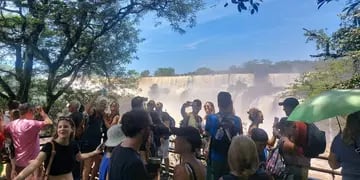 Las Cataratas de Iguazú tuvieron la visita de alrededor 4 mil personas durante el balotaje en Argentina
