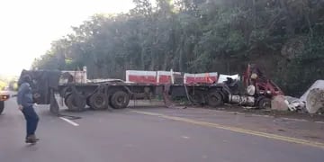 Accidente fatal en Cerro Azul: un camionero fallecido
