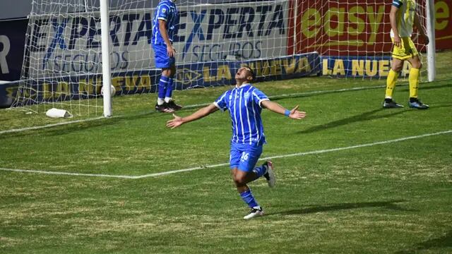 Bruno Leyes, el gol del empate para el Tomba.