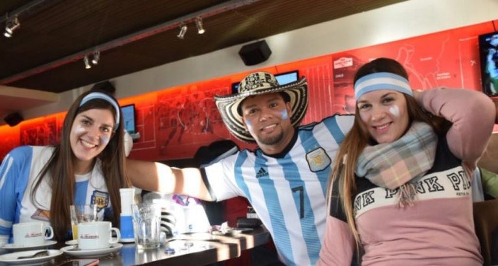 Partido de Argentina en bares de Pellegrini