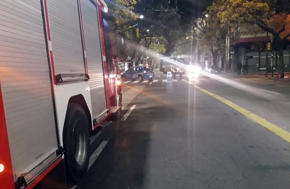 El incendio afectó una parte de las instalaciones del Correo Argentino en Córdoba.