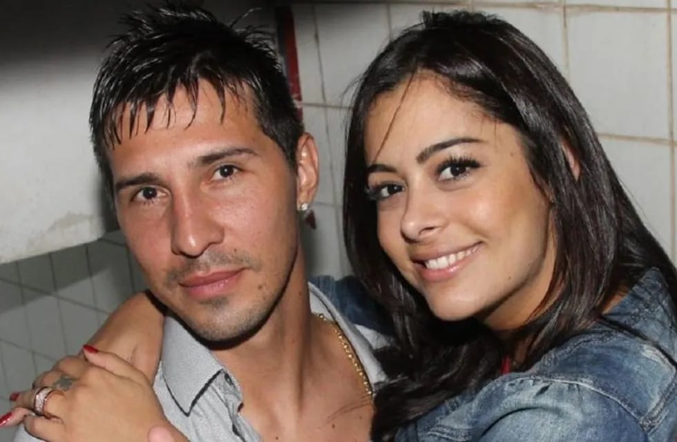 Larissa Riquelme junto a su pareja, Jonathan Fabbro.